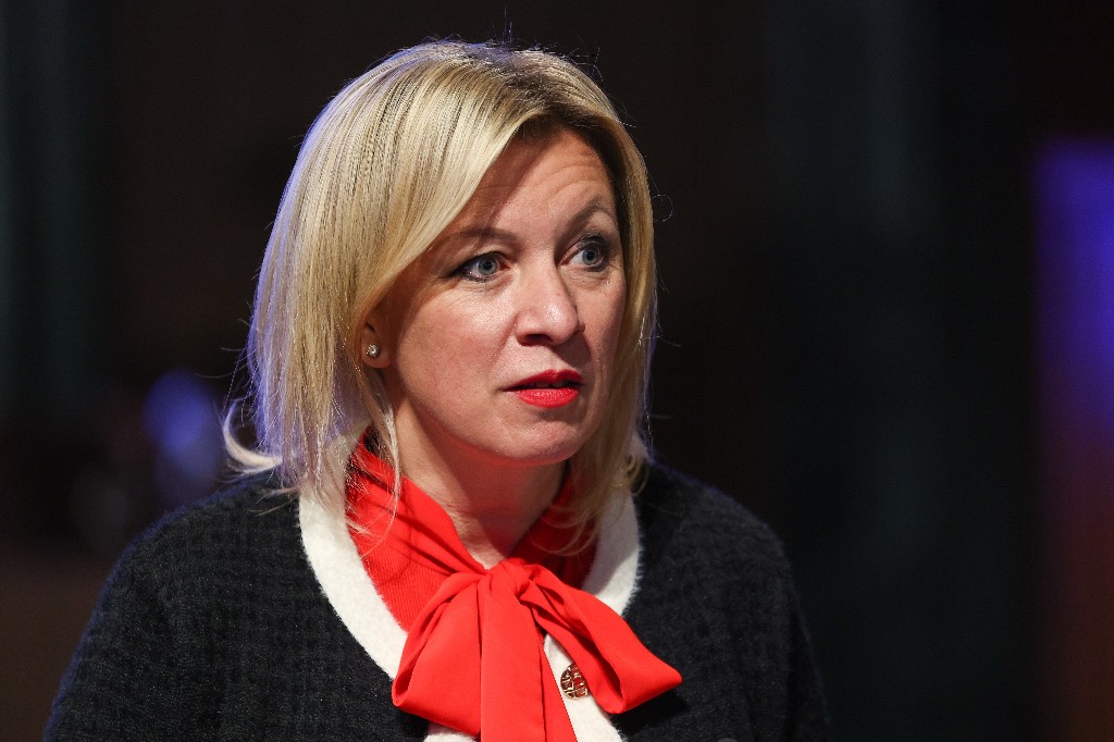 Zaharova: Dogovor med Macronom in Zelenskim o vojaški pomoči je največja prevara