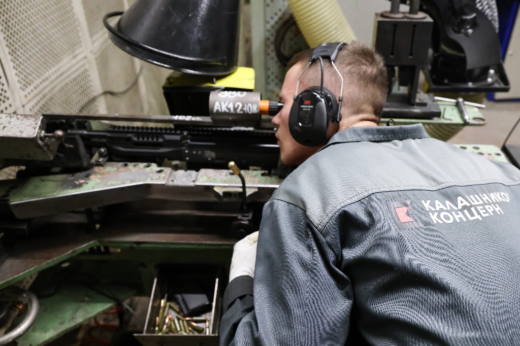 Koncern Kalašnikov dobavil celotno serijo ostrostrelnih pušk Čukavin