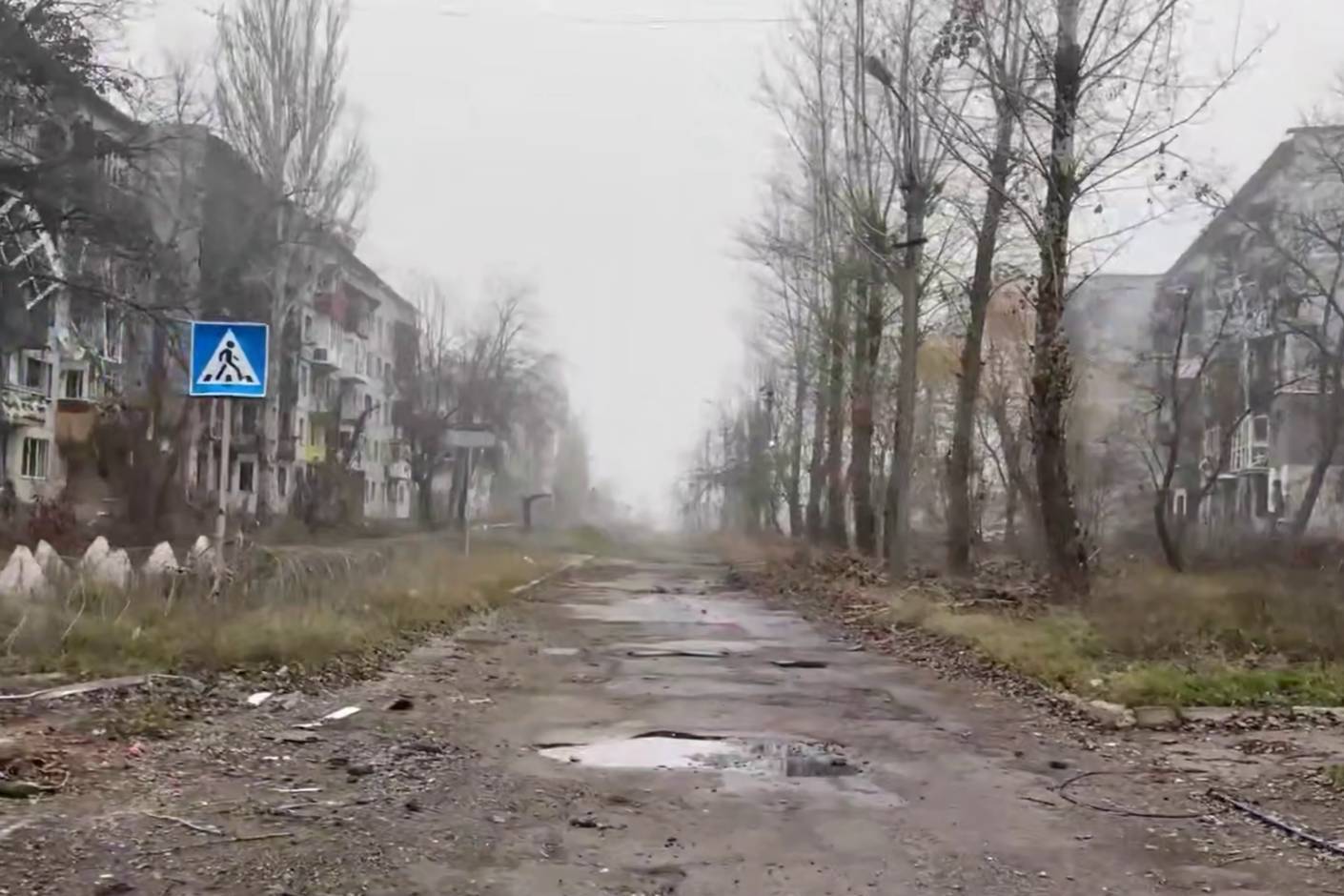 Минобороны показало видео из освобождённого района Шахтёрский в Красноармейске