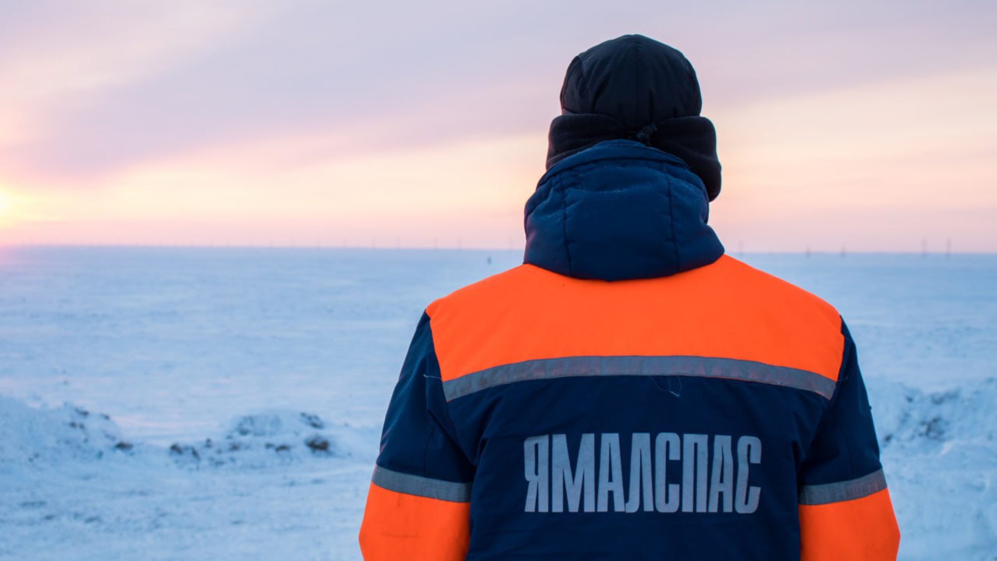 Семью с четырьмя детьми нашли после поломки снегохода на Ямале