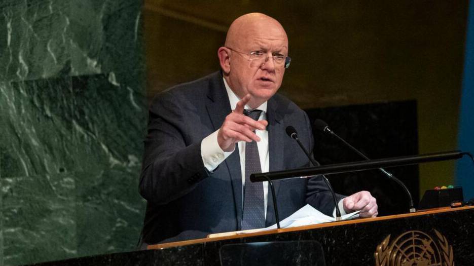 Nebenzja v Varnostnem svetu OZN citiral roman »Dvanajst stolov« in ukrajinske oblasti označil za koruptivno tolpo