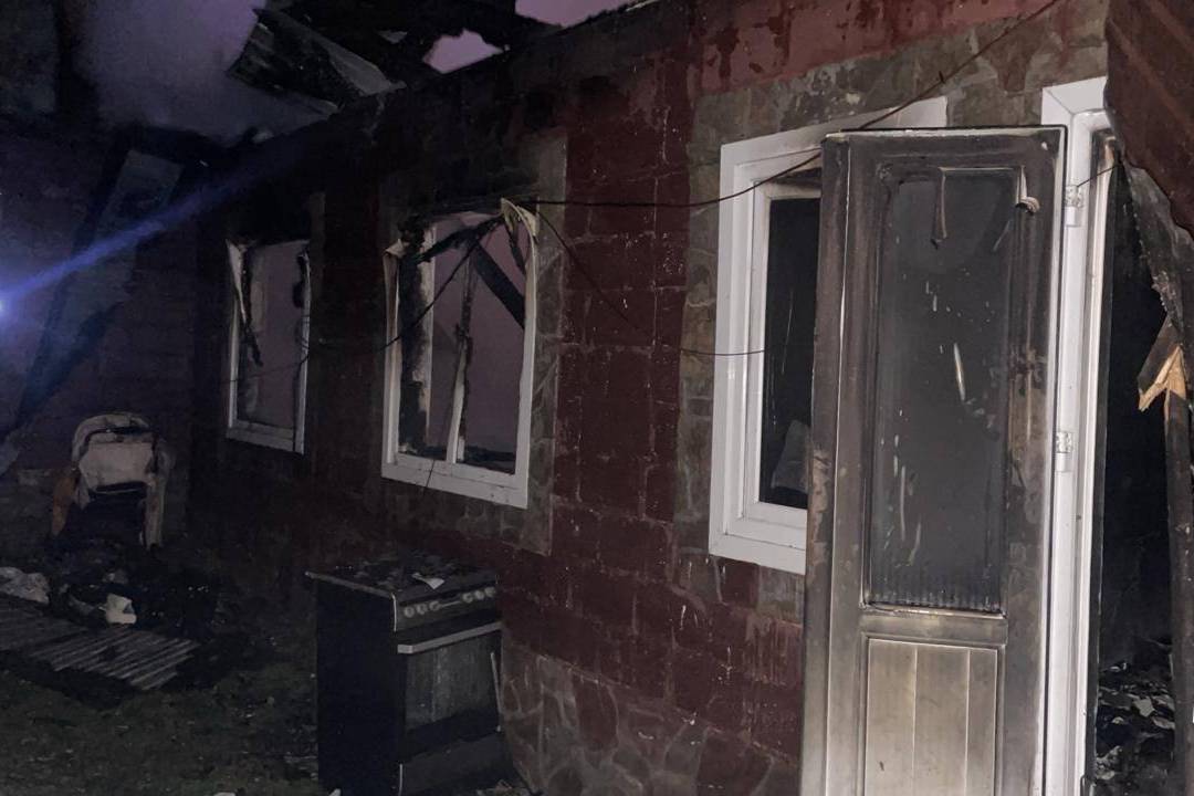 Трое детей пострадали и один погиб в результате пожара в частном доме в Ингушетии