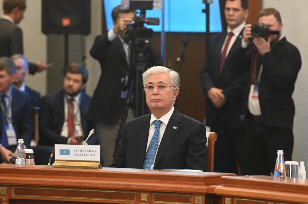 Казахстан приостановил действие Договора об обычных вооружениях в Европе