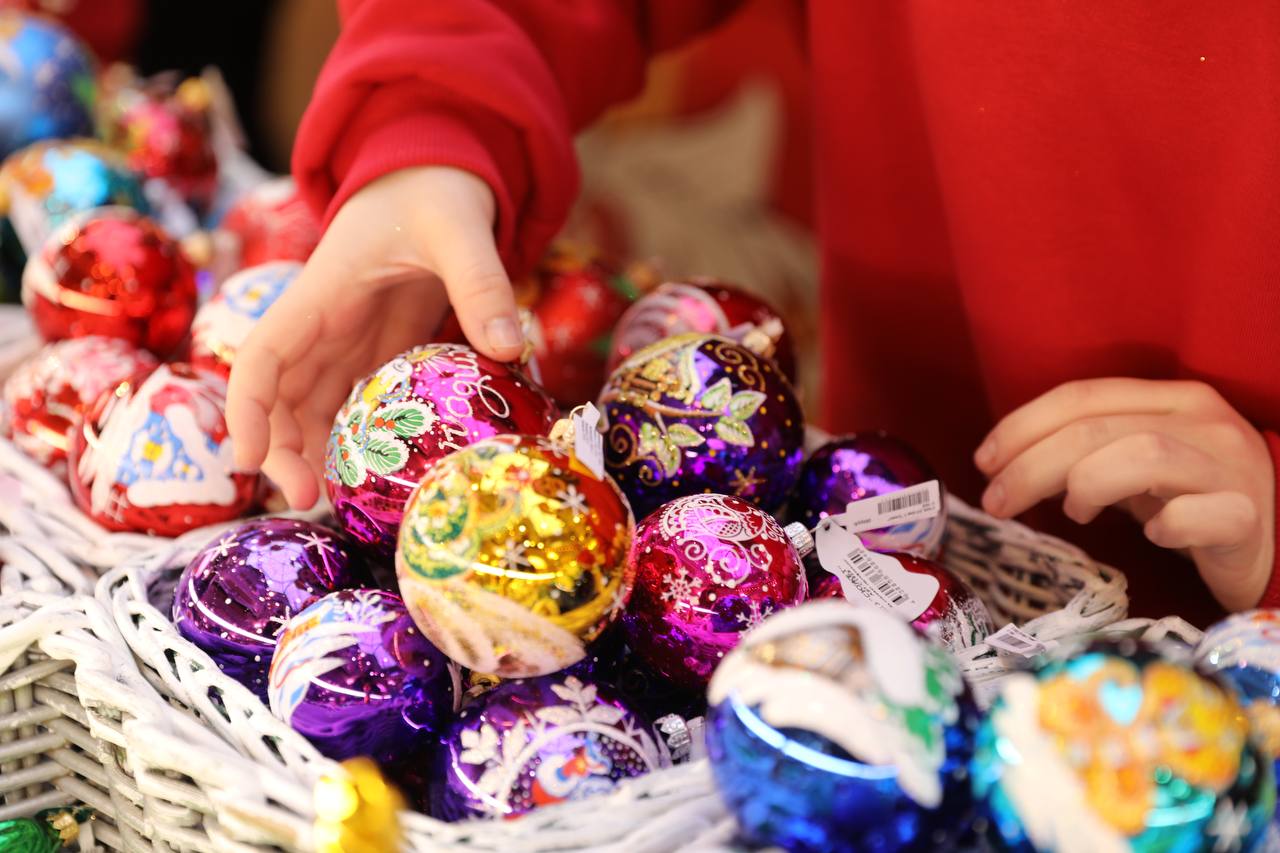 Самовольное украшение подъезда к Новому году грозит штрафом