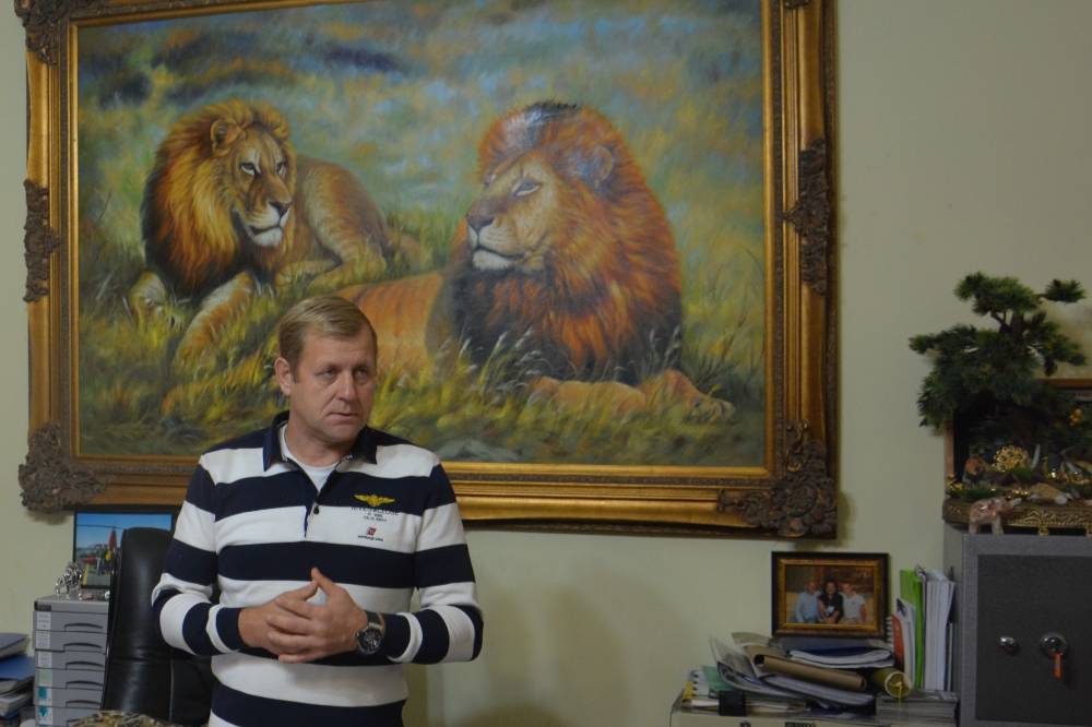 Директор крымского сафари-парка Зубков вернулся к работе после нападения льва