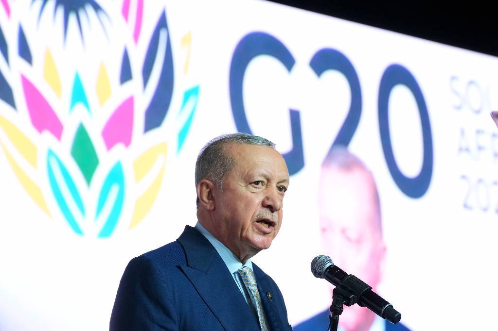 Эрдоган призвал Макрона использовать все дипломатические ресурсы по Украине