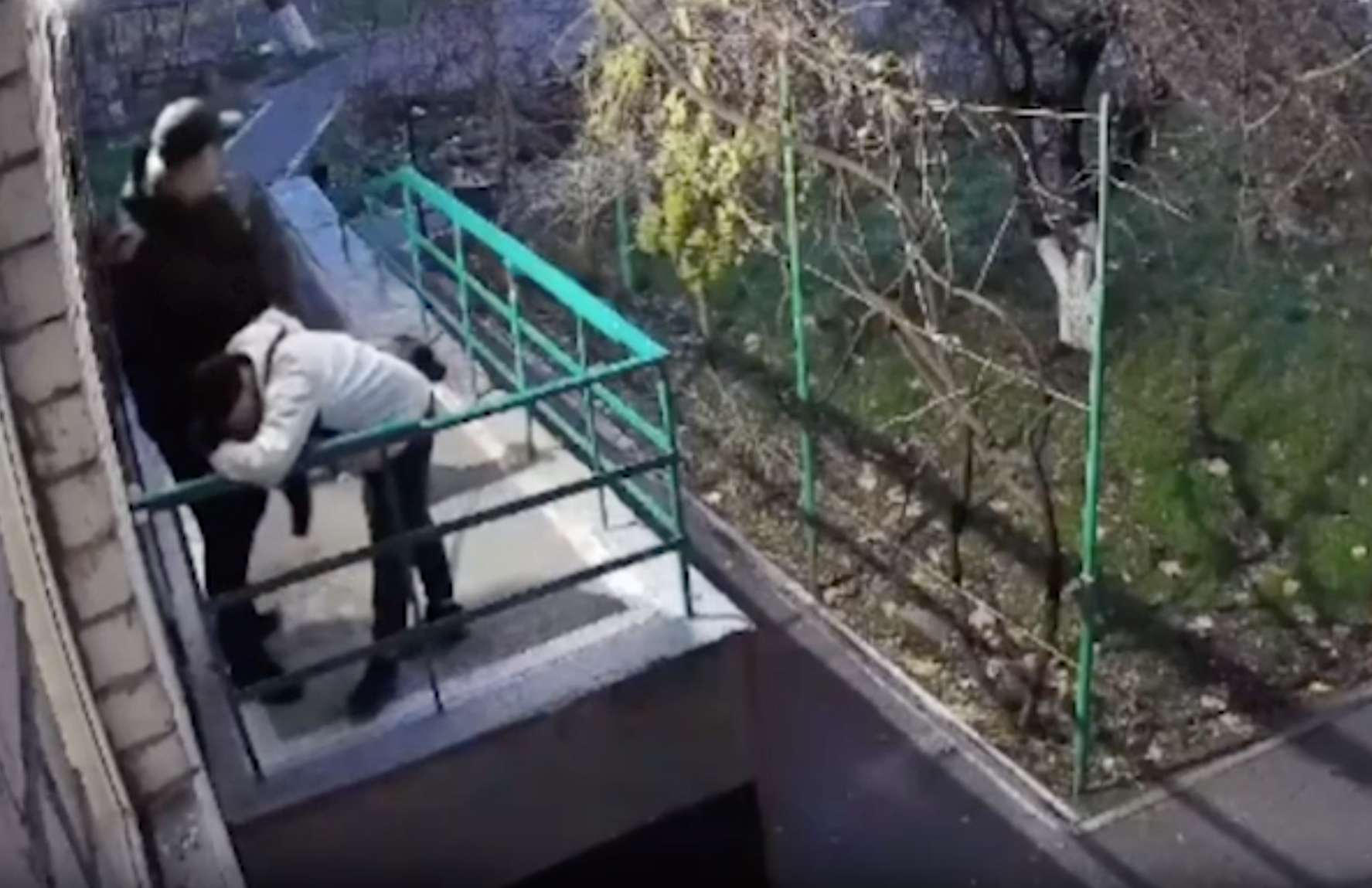 В Одессе мобилизовали мужчину, бросив его собаку привязанной на улице