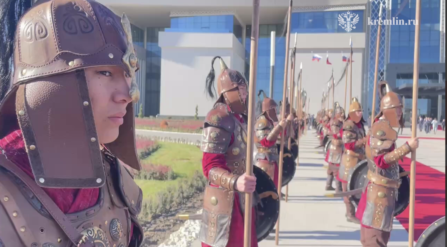 Резиденция «Ынтымак Ордо» ждёт начала переговоров Путина и Жапарова — видео