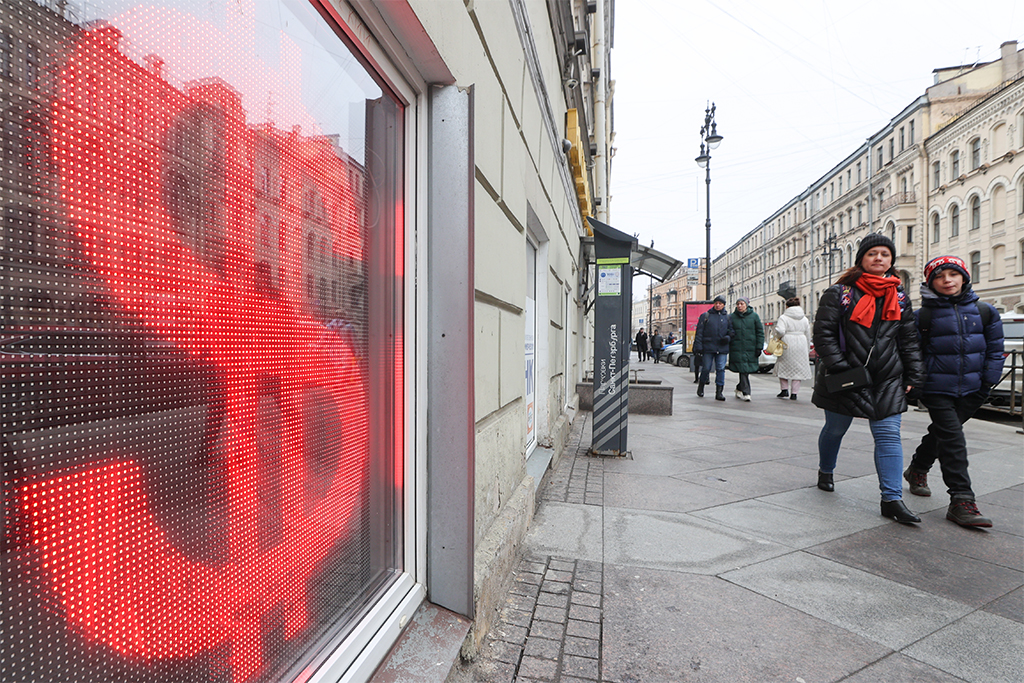 На следующей неделе курс доллара выйдет на аномальный уровень. Продолжит ли укрепляться рубль