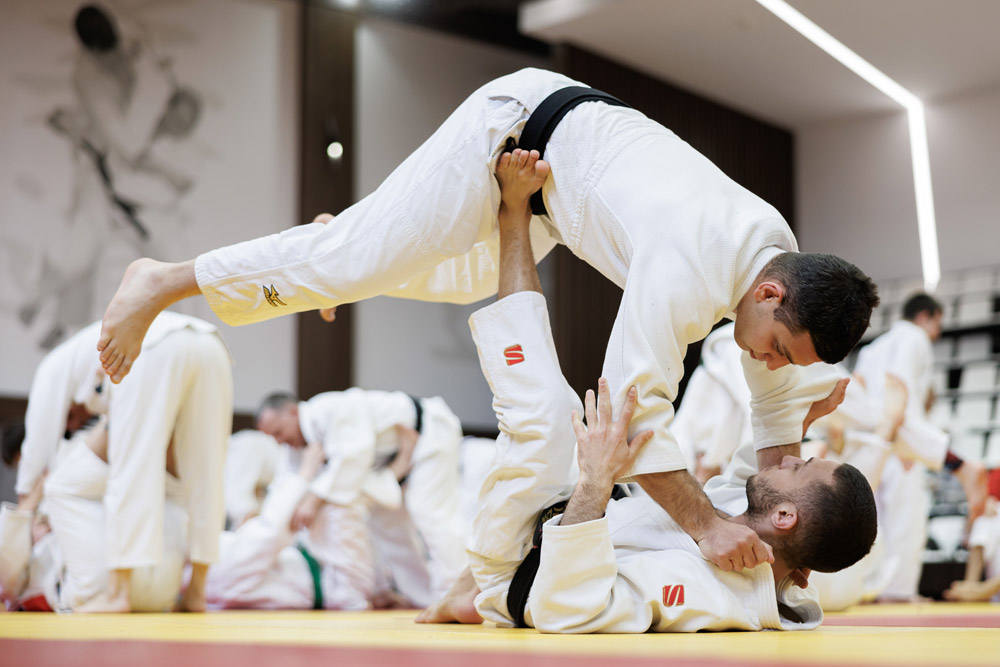 Российским дзюдоистам вернули право выступать под флагом страны