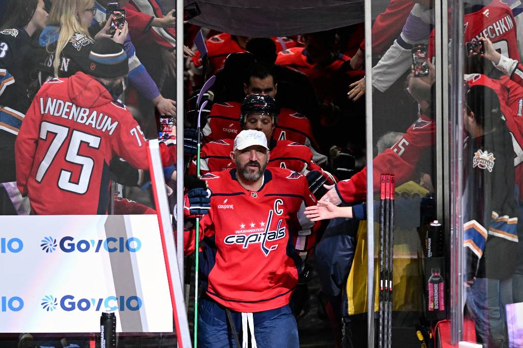 «Вашингтон» провёл торжественную церемонию в честь 900-го гола Овечкина