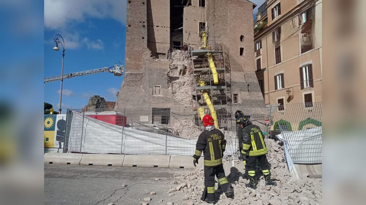 Реставрация превратилась в катастрофу: В центре Рима обрушилась часть средневековой башни, есть пострадавшие