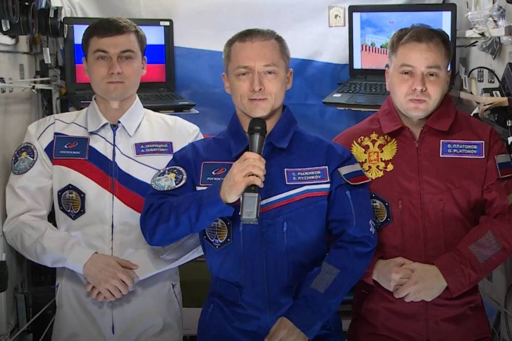 Российские космонавты с МКС поздравили граждан с Днём народного единства