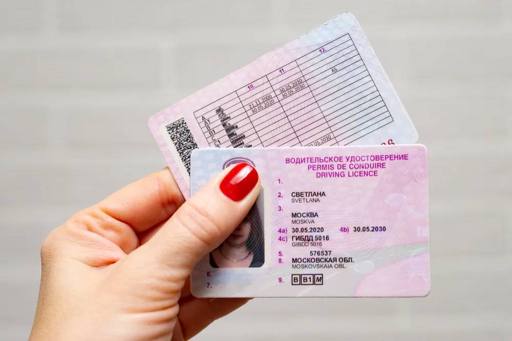 Отказ снять обложку с водительских прав может грозить арестом до 15 суток