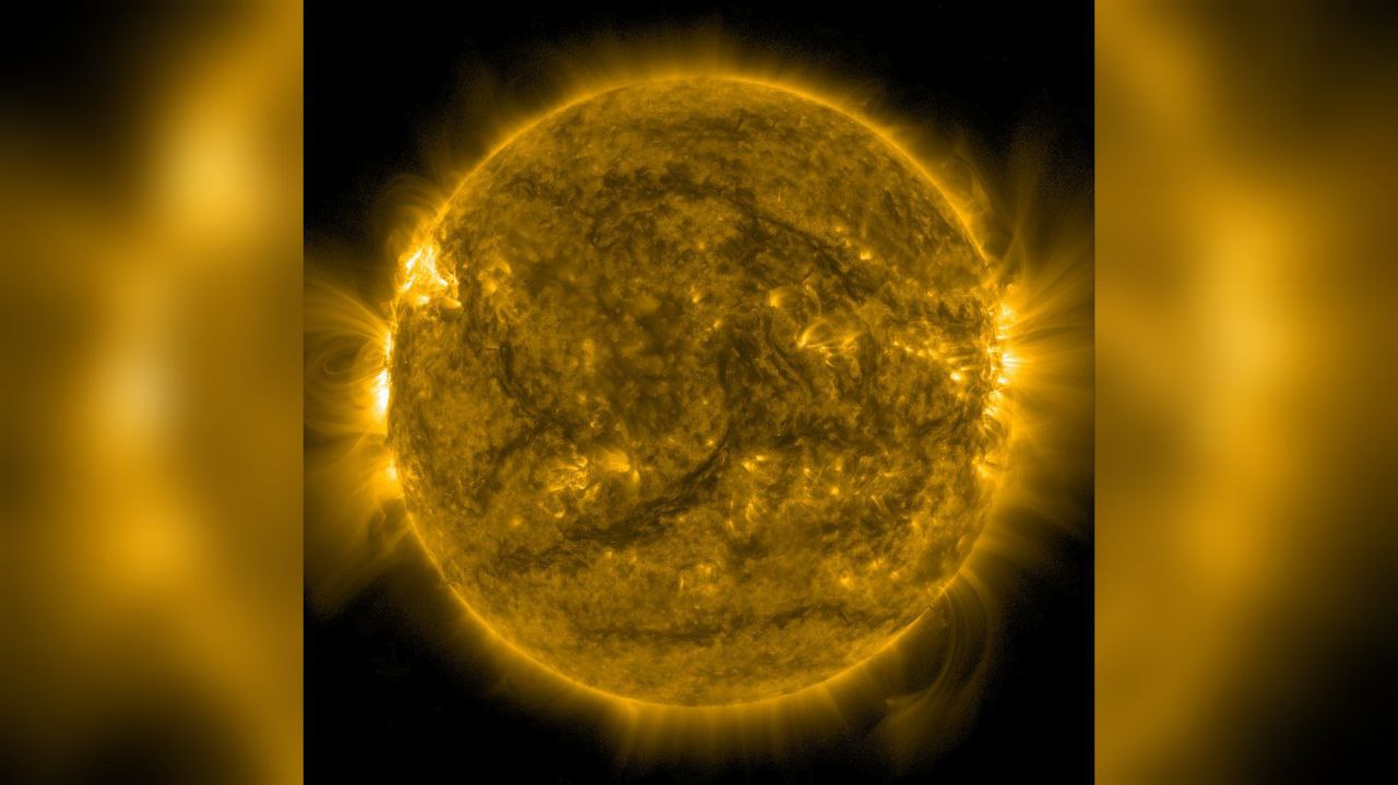 На Солнце продолжает расти вспышечная активность, возможны магнитные возмущения