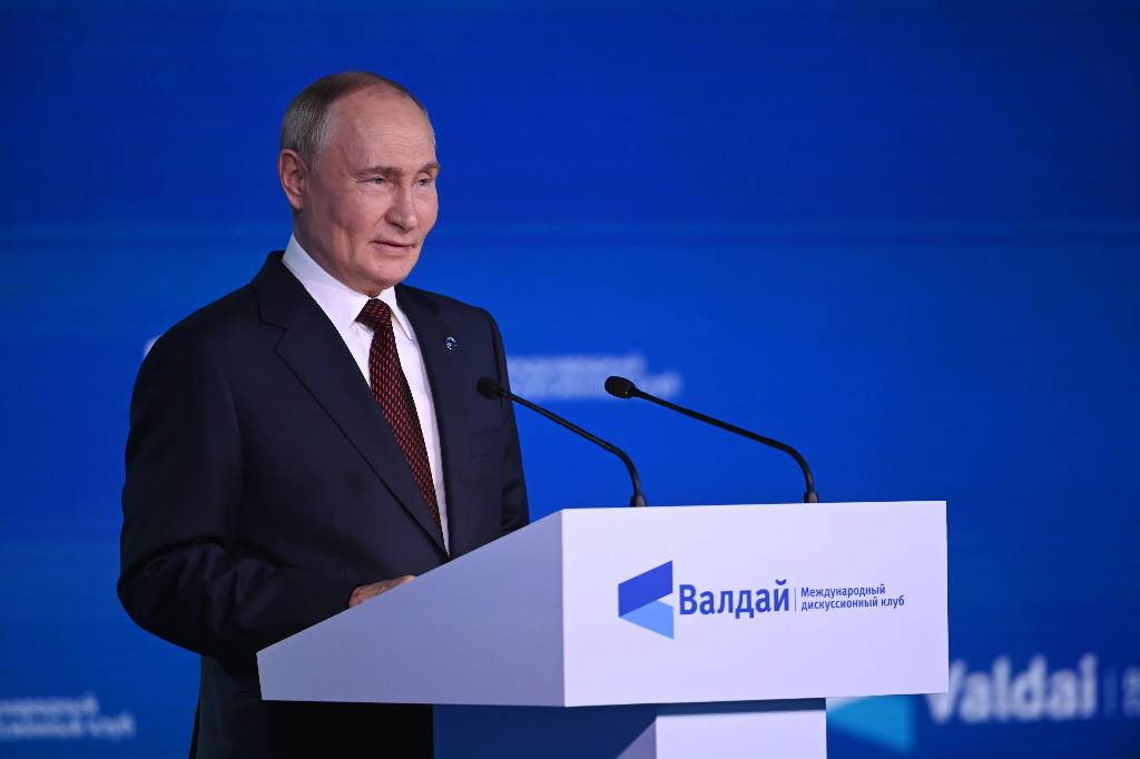 Путин присудил премию за вклад в укрепление единства российской нации