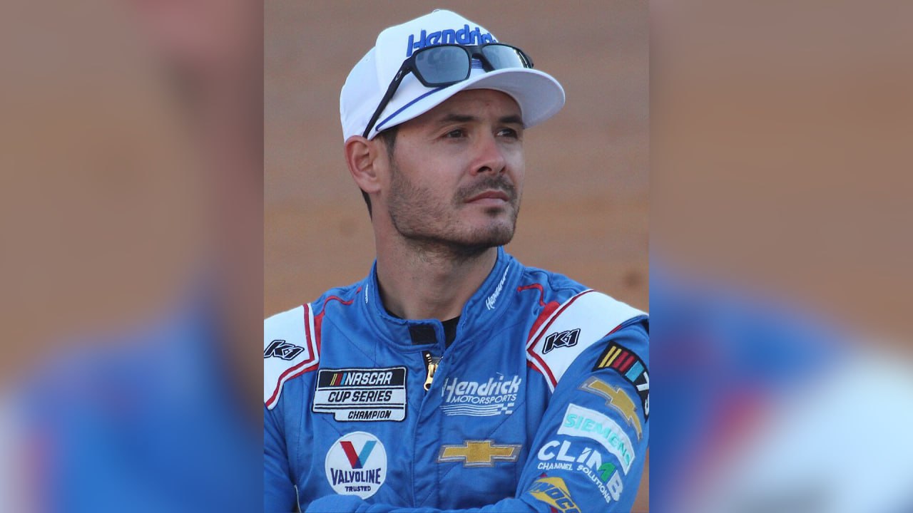 Автогонщик Кайл Ларсон стал двукратным чемпионом NASCAR