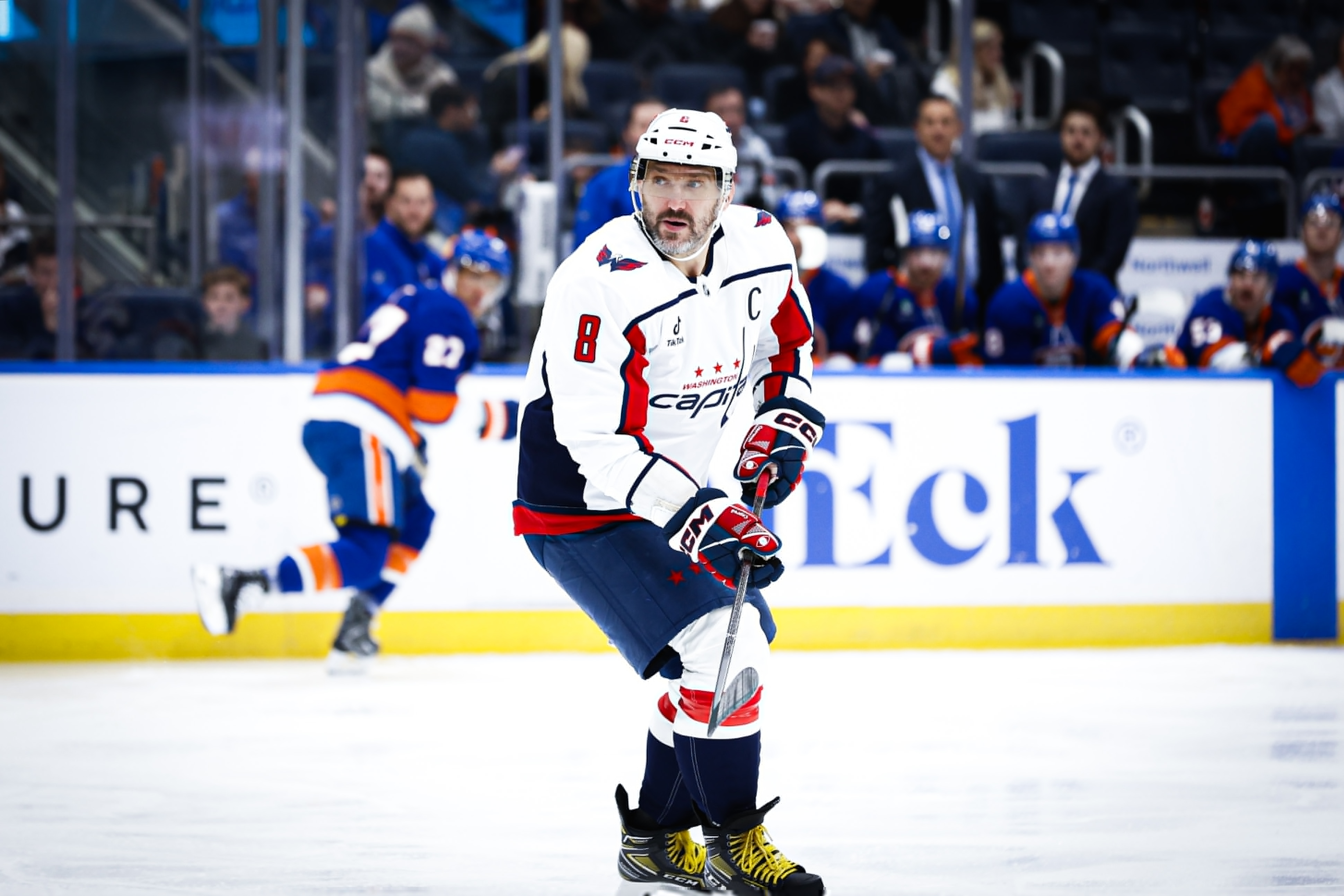 Овечкин забросил 909-ю шайбу в регулярных чемпионатах НХЛ в матче с «Айлендерс»