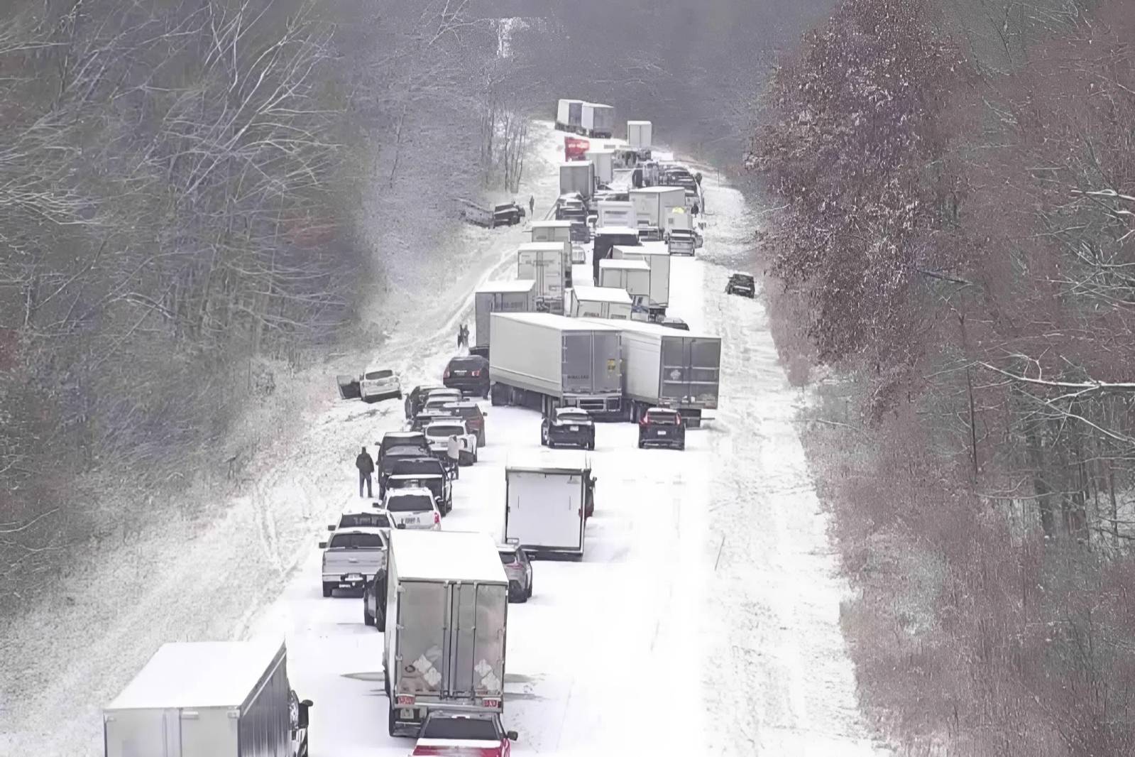 Массовая авария с 45 автомобилями произошла в Индиане из-за снегопада 