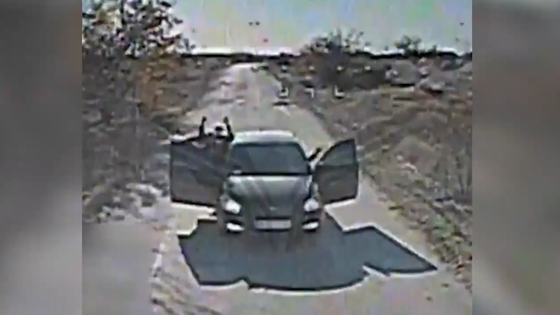 Российский военнослужащий увёл дрон от гражданского автомобиля