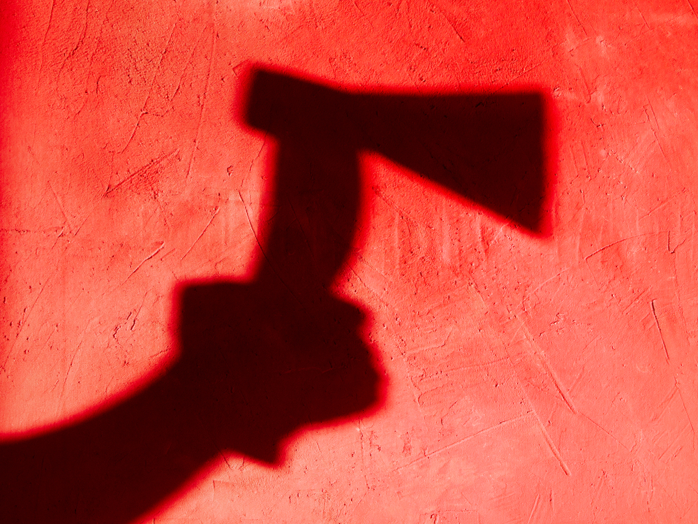 На Камчатке неадекват зарубил топором пожилую пару