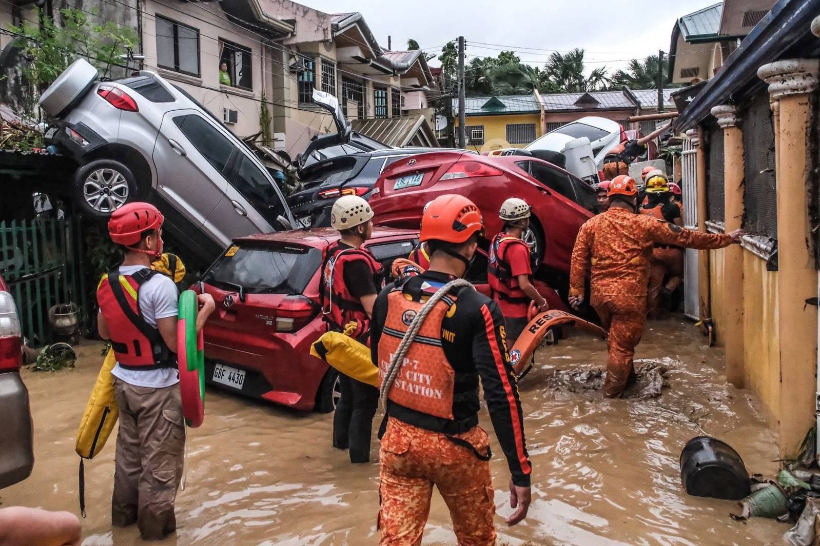 На Филиппинах число погибших из-за тайфуна «Калмаэги» возросло до 66