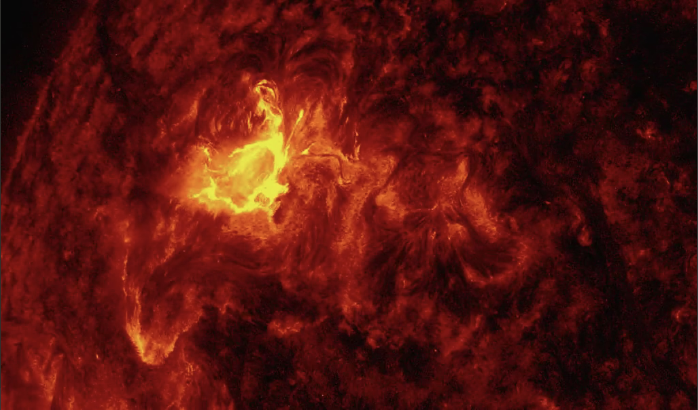 На Солнце сняли потрясающую вспышку. Чем эта красота аукнется Земле?