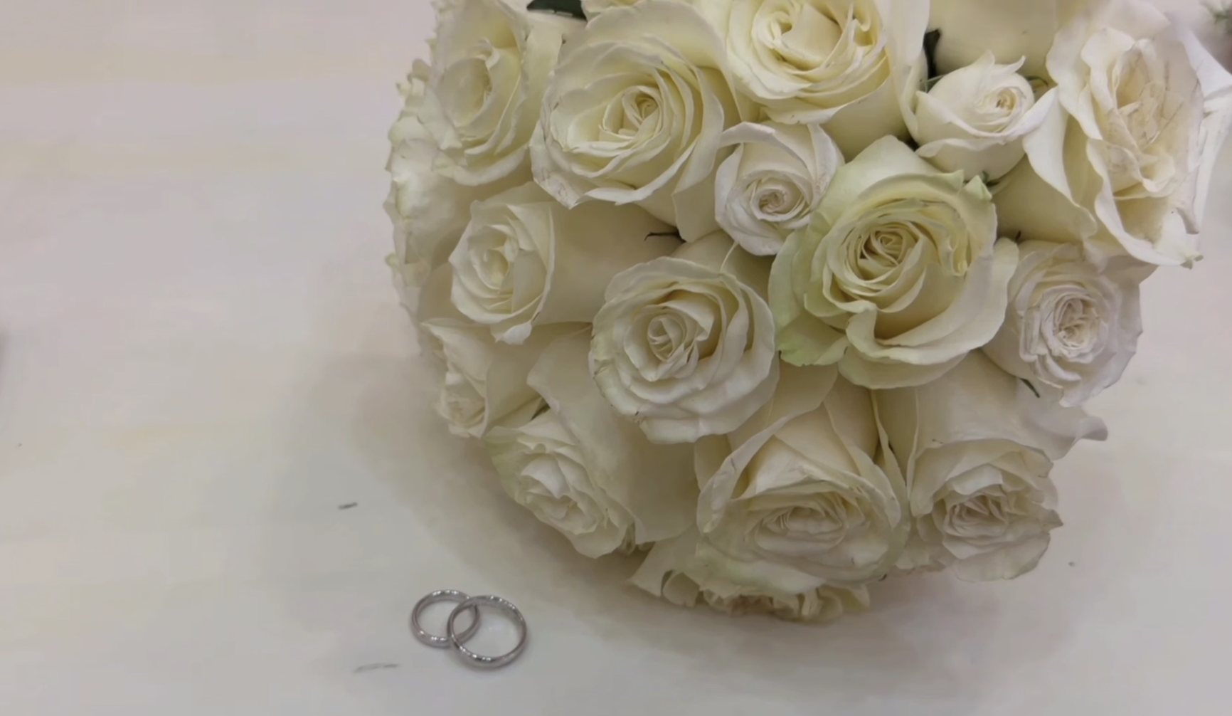 Мизулина бросила свадебный букет на парковке в Новошахтинске