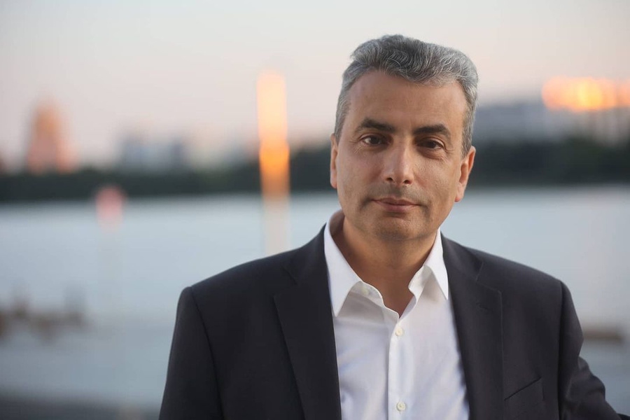 Шлосберг* получил 420 часов работ