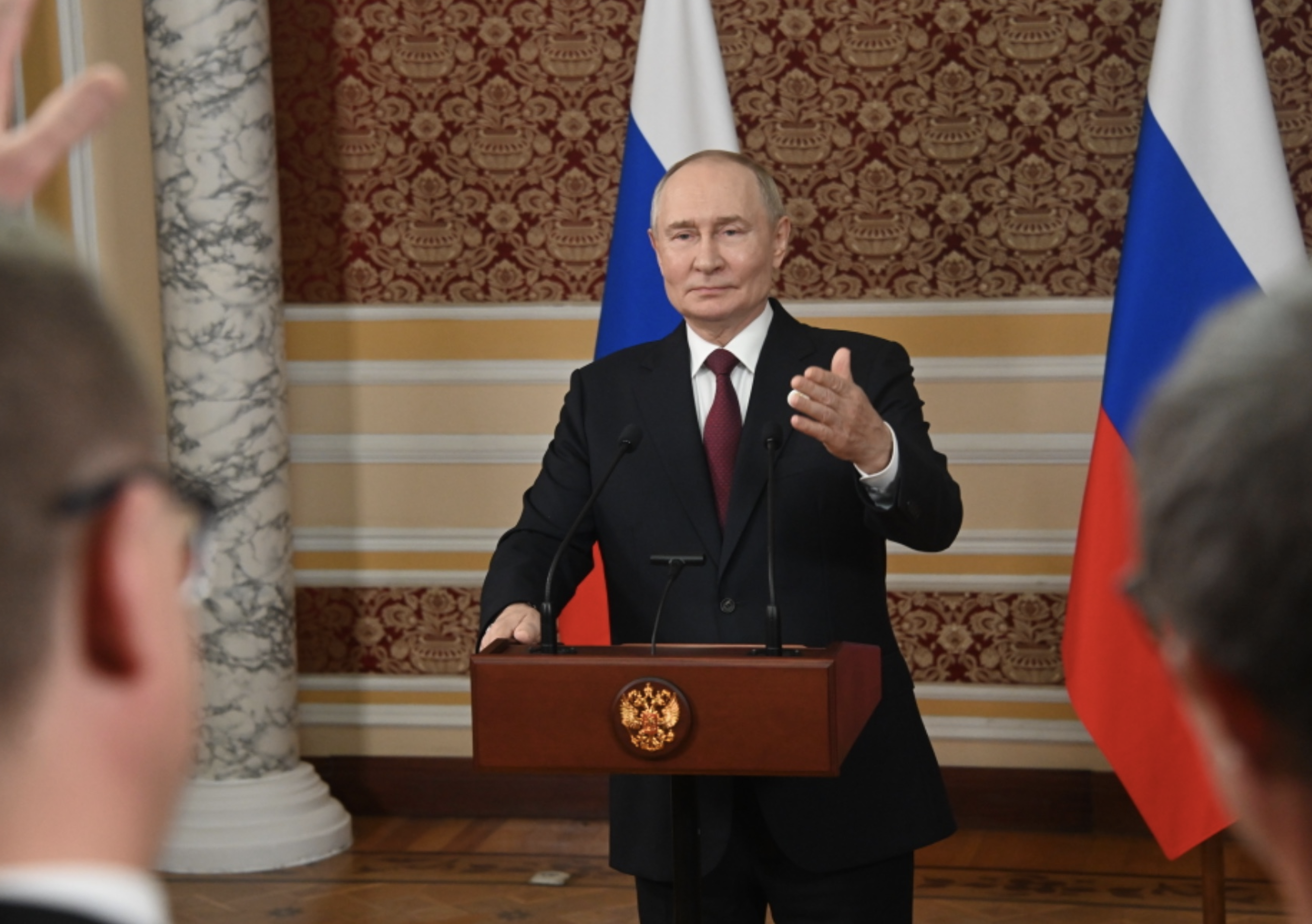 Песков: Путин не раз отмечал госнаградами создателей нового оружия в РФ