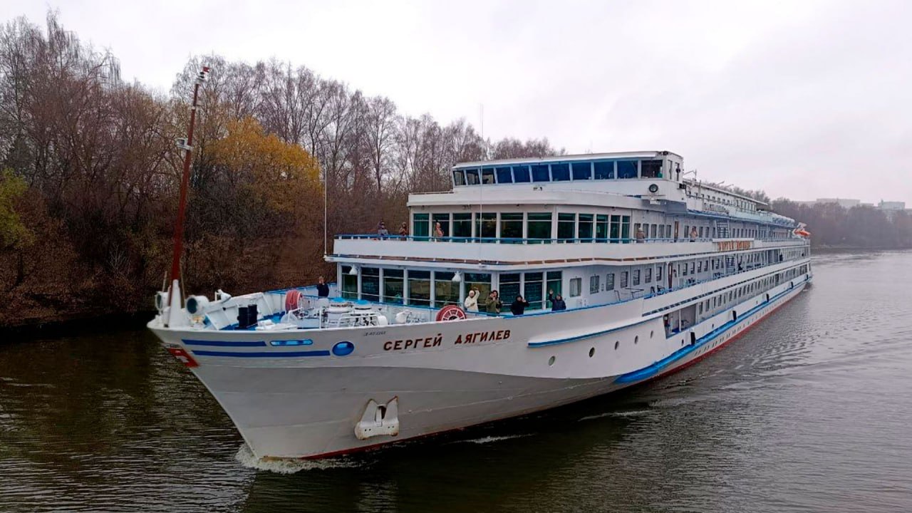 Пассажиры теплохода массово отравились во время круиза из Москвы в Углич