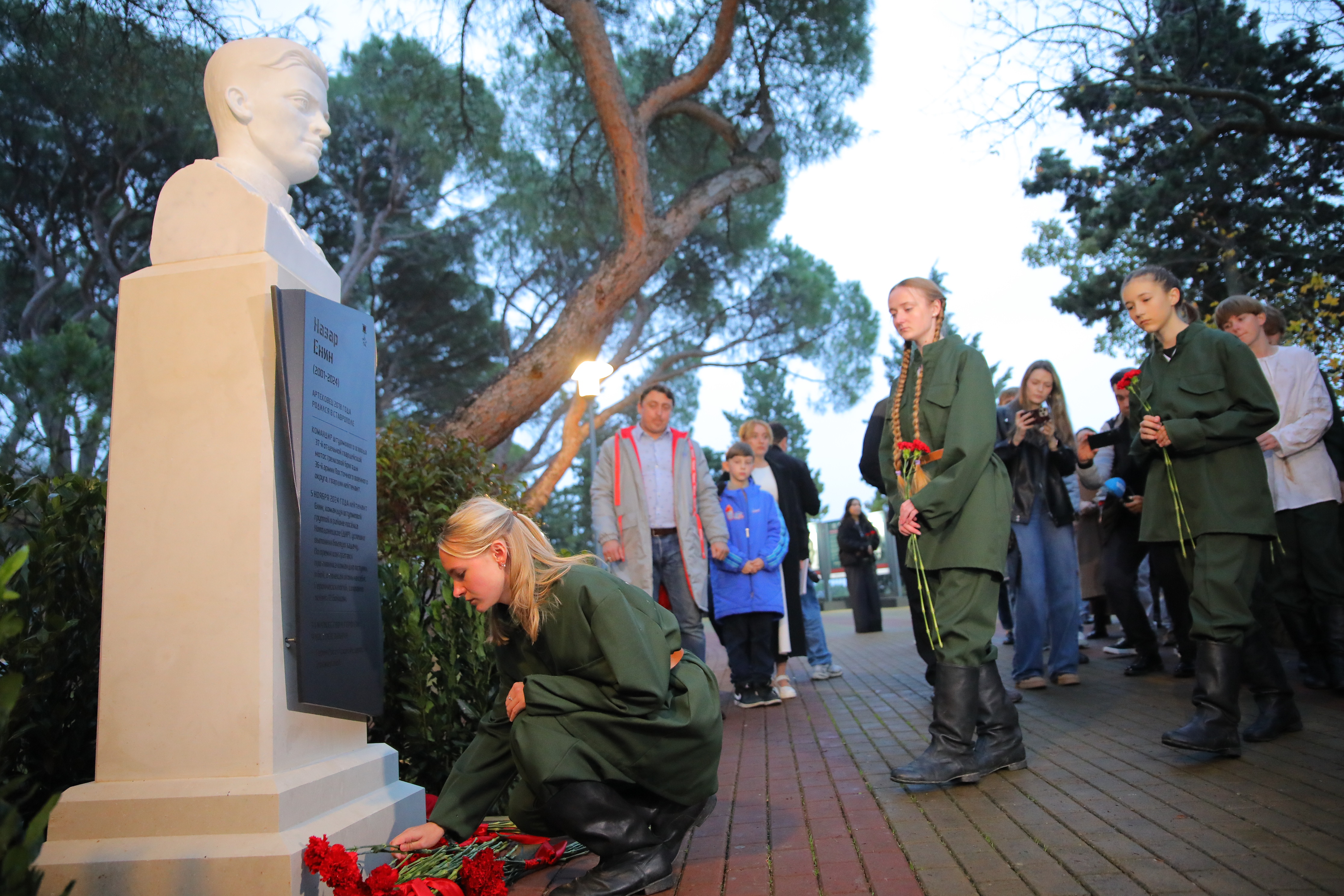 В «Артеке» открыли бюст Герою России Назару Енину