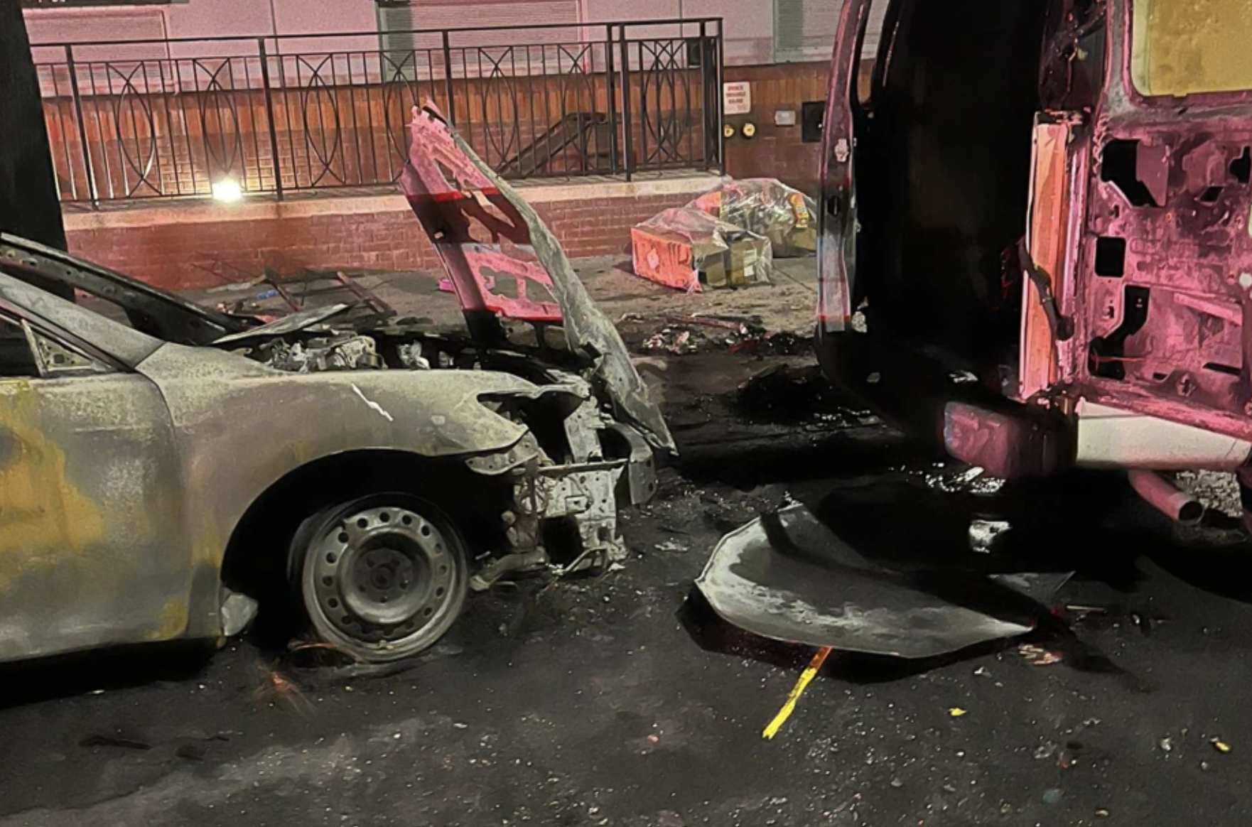 Машина взорвалась в Нью-Йорке во время тушения, семь пожарных ранены