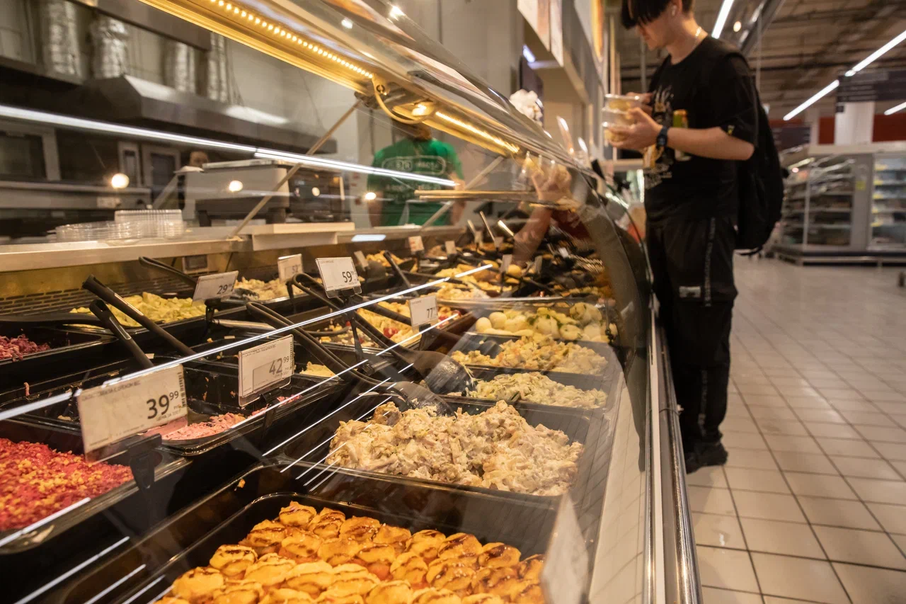 В России могут запретить магазинам изготавливать выпечку и салаты