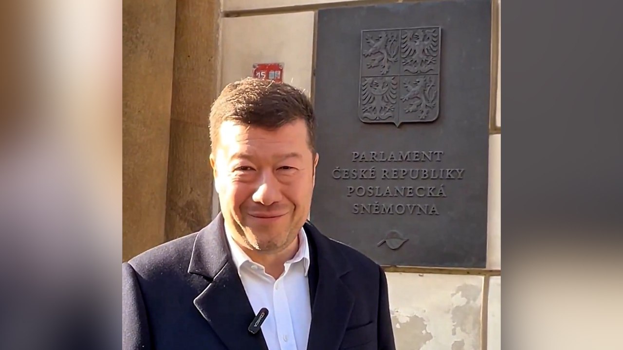 Новый спикер Чехии снял флаг Украины с парламента в первый день на посту