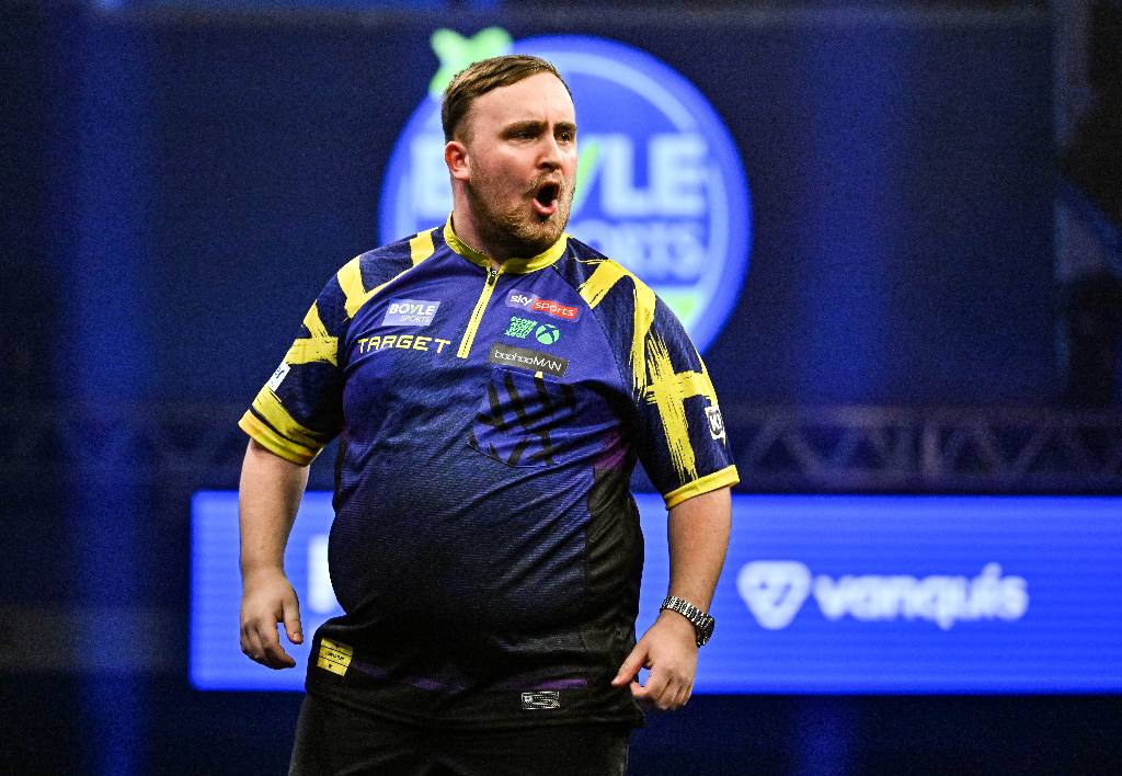 Толстый британец с кривыми зубами и пивным животом стал самым сексуальным спортсменом в мире