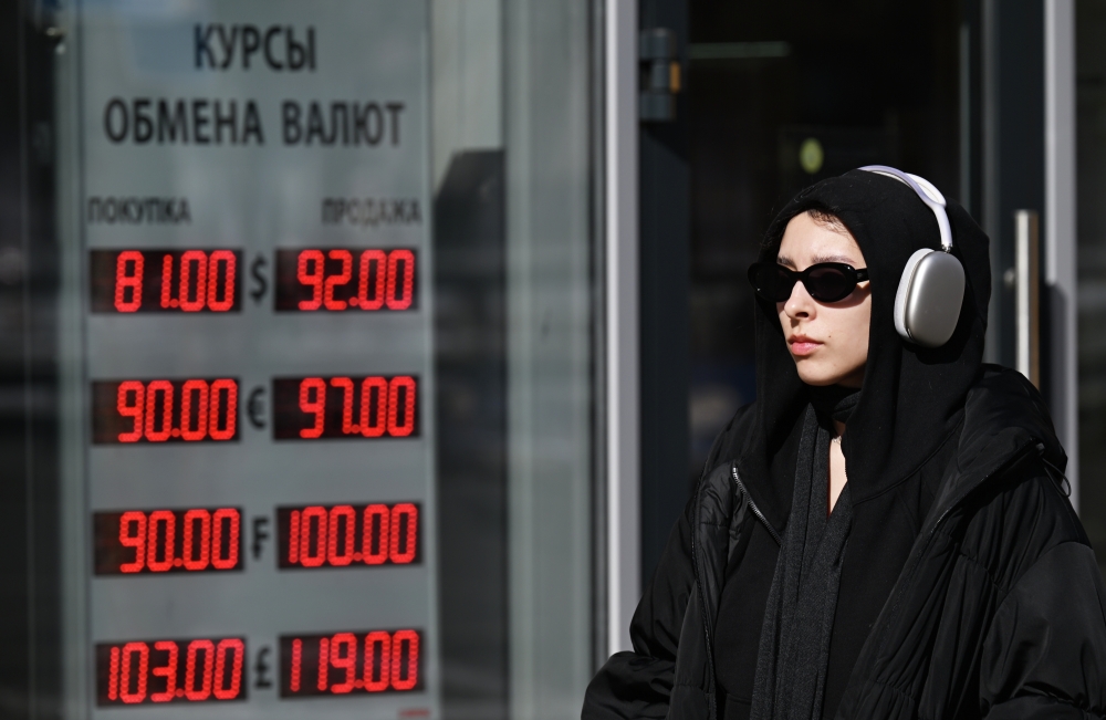 Вступили в силу новые факторы влияния на доллар. Что ждёт курс рубля на следующей неделе