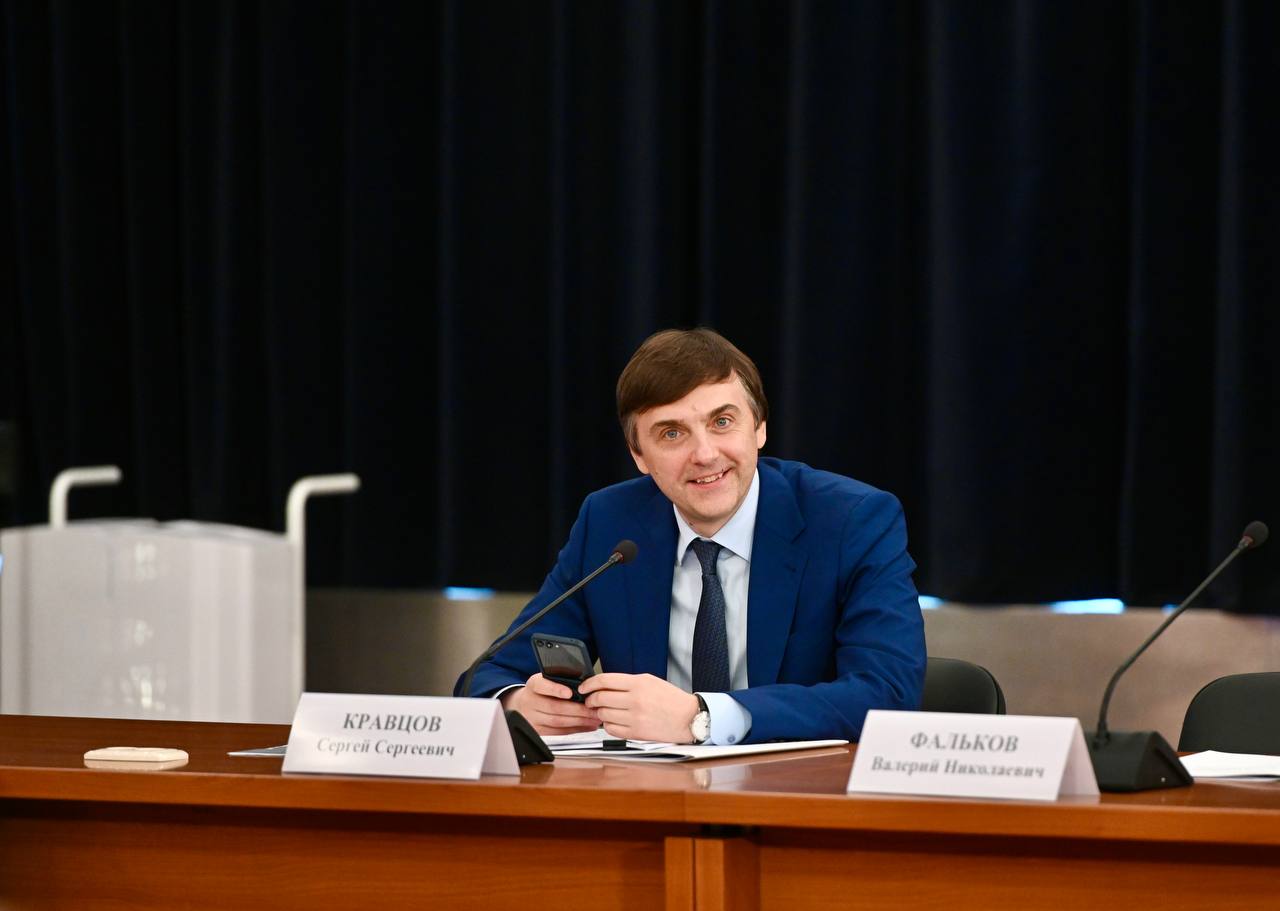 Кравцов: Менять сроки обучения в российских школах пока не планируется