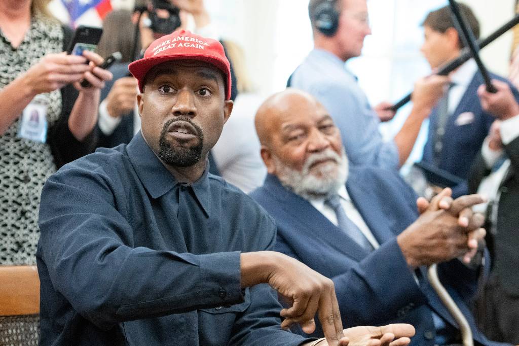 Рэпер Канье Уэст извинился перед раввином за слова о евреях и Гитлере