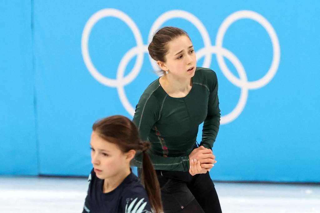 ISU лишил Валиеву золота за ЧЕ-2022 и присвоил победу Щербаковой