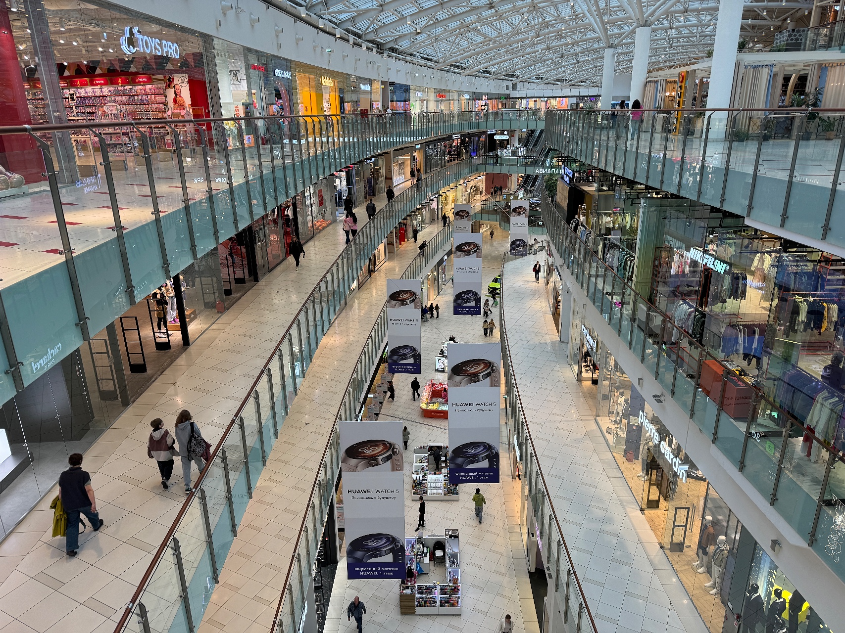 Ещё 12 фэшн-брендов покинули российский рынок за 2025 год