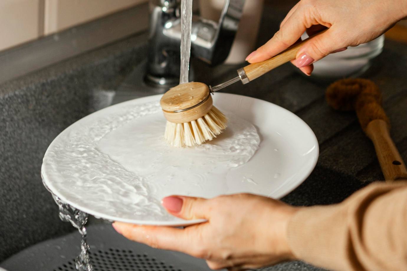 Экономист оценила идею обязать мужчин платить женщинам зарплату за домашние хлопоты