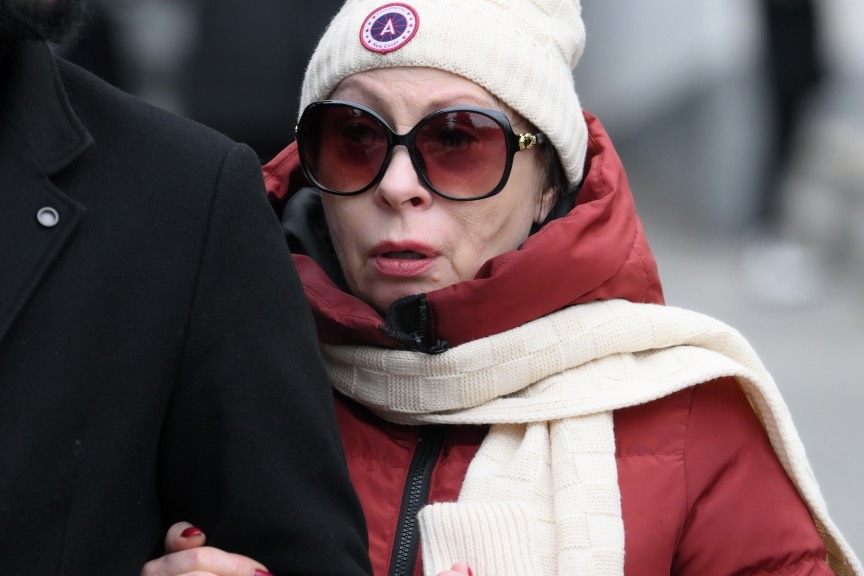 В окружении Хлебниковой рассказали о её состоянии после новостей о разрушении костей