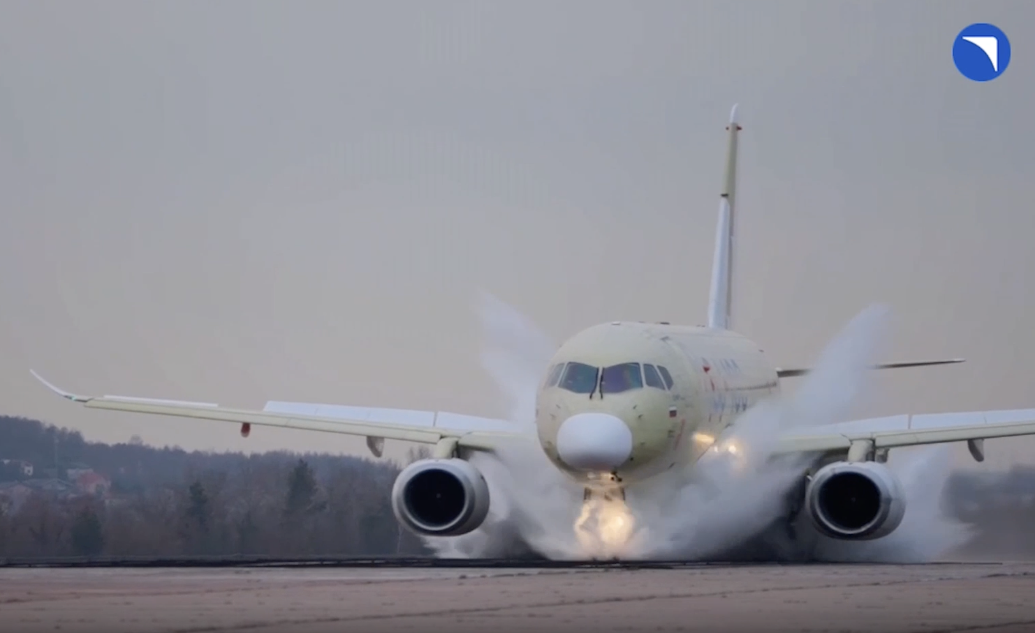 «Пять минут – полёт нормальный»: Появилось эпичное видео испытаний «‎Суперджета» в «‎бассейне»