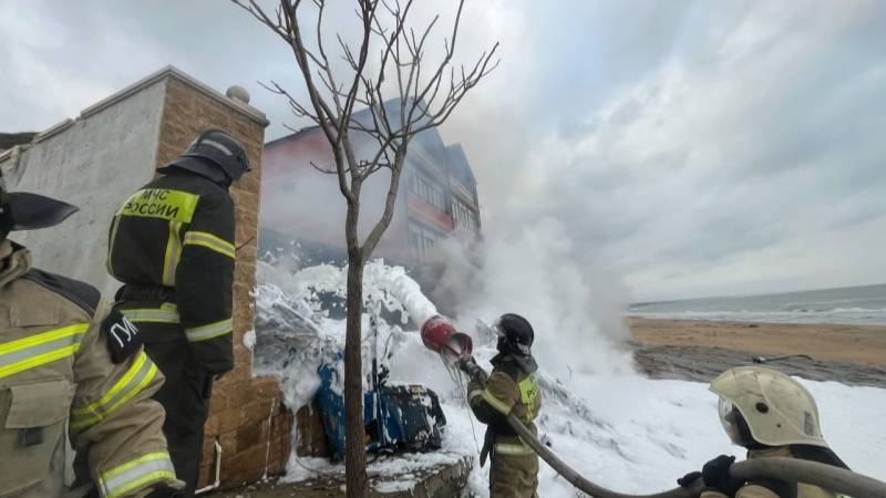 Разбившийся в Дагестане вертолёт с туристами рухнул на жилой дом