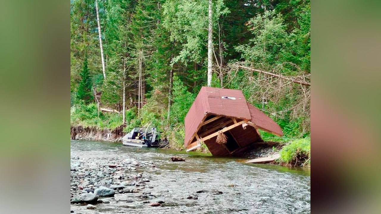 Река смыла баню и старый дом отшельницы Агафьи Лыковой в Хакасии