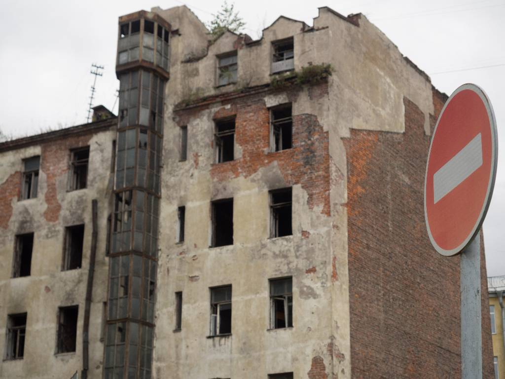 Все шесть этажей обрушились в доходном доме на Розенштейна в Петербурге