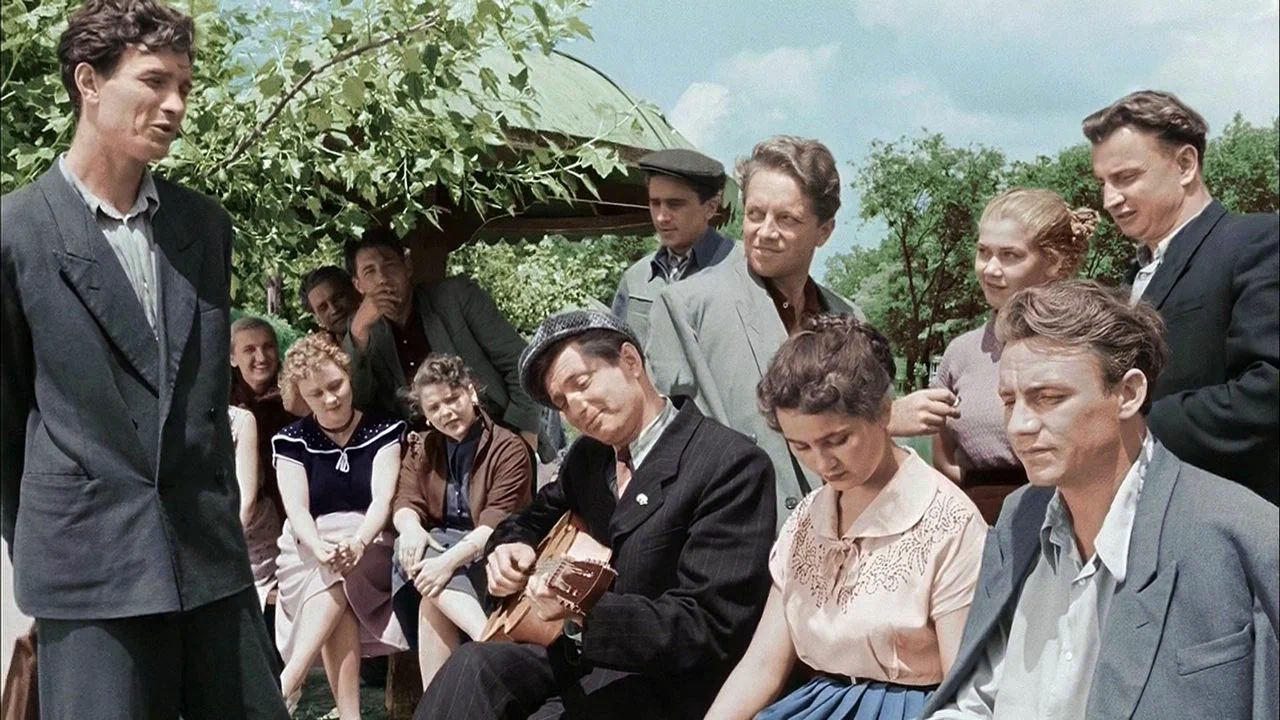 Метель из «Весны на Заречной улице» сняли без снега, а оператор нашёл любовь в объективе — детали о съёмках