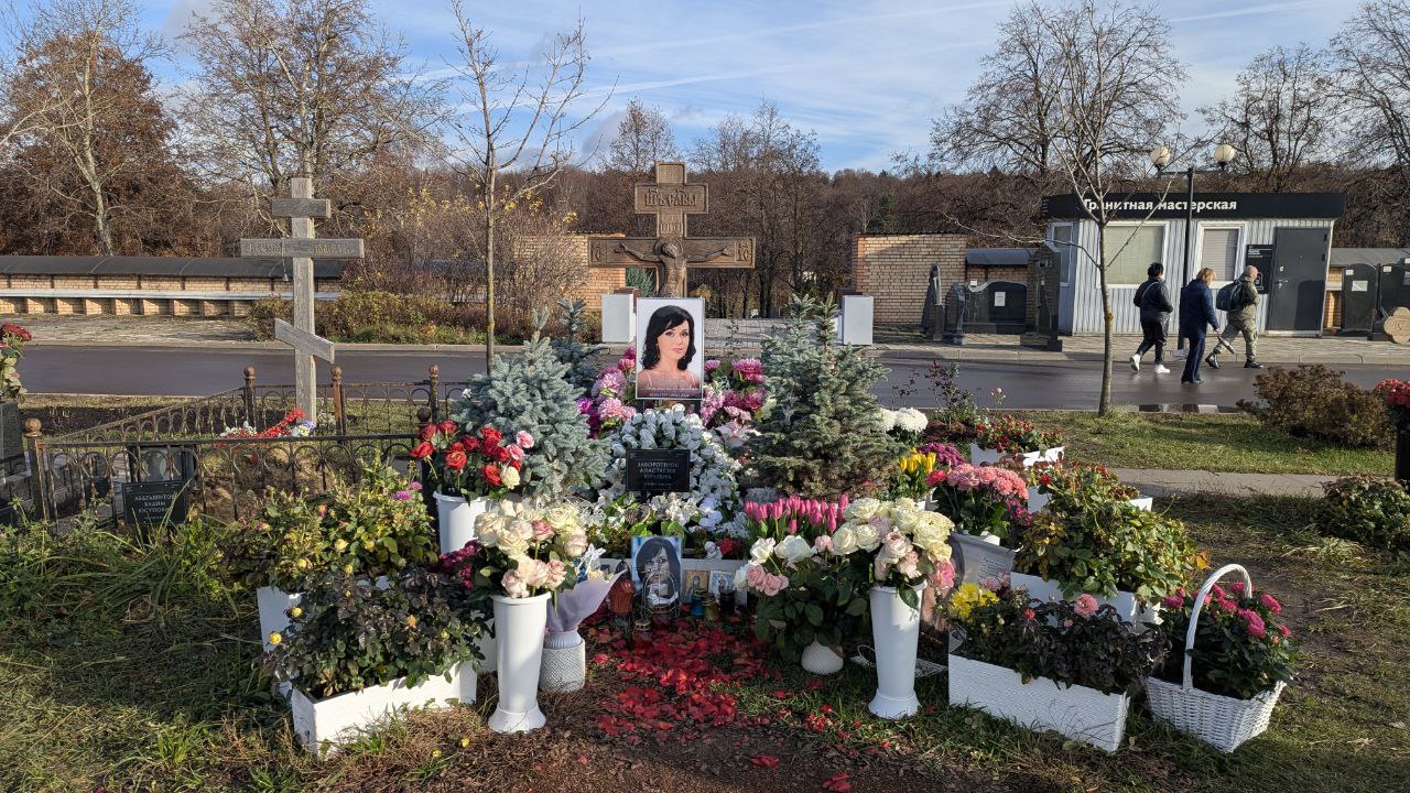 Цветы не увядают: Как выглядит могила Заворотнюк спустя полтора года после ухода