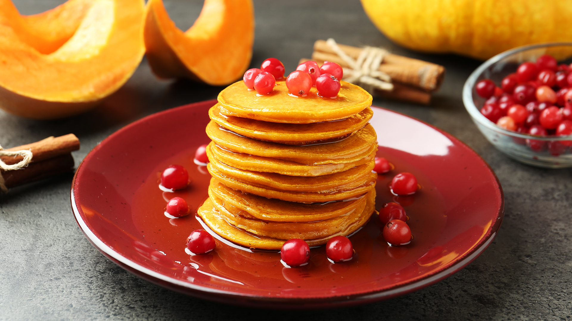 Оладьи для осеннего уюта: от бабушкиных пушистых до ароматных с тыквой и яблоком